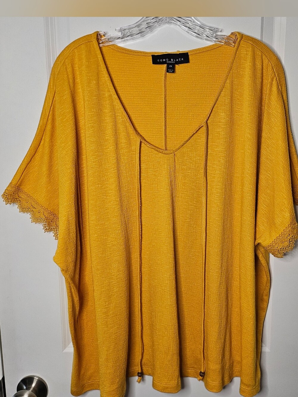 Como Black Women's Plus 2X Mustard Yellow Boho Lace Sleeve Tie Neck Tunic Top - Picture 3 of 11